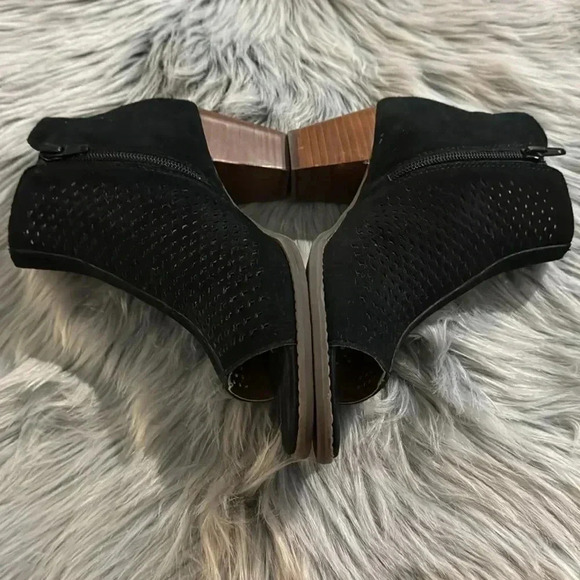 VIONIC Chryssa Peep Toe Booties Boots Black Suede Size 7 EUC Fall Shoes Comfy - Picture 4 of 10